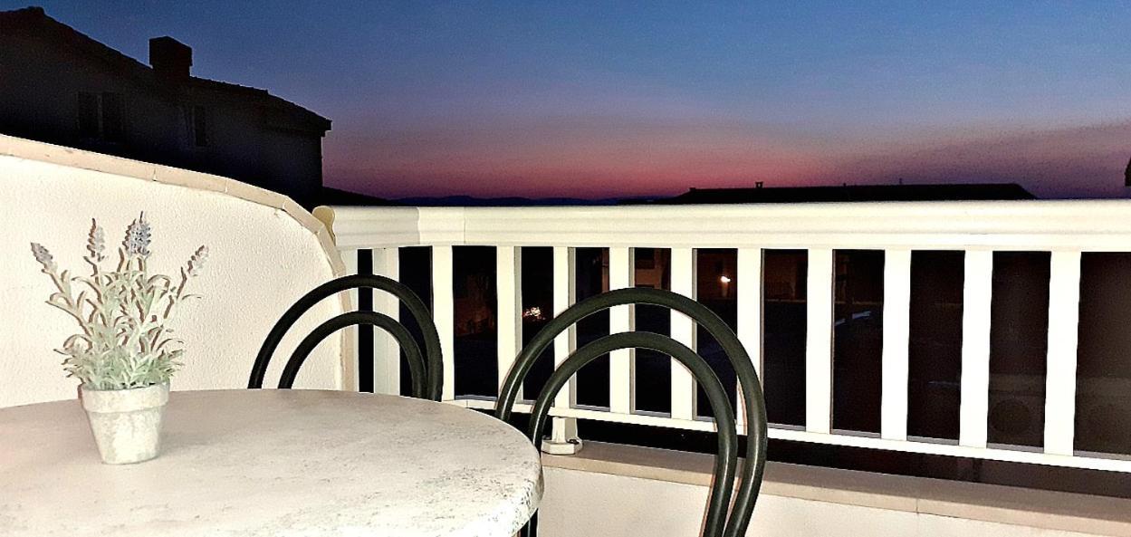 Apartments Villa Bonaca Baška Voda الغرفة الصورة
